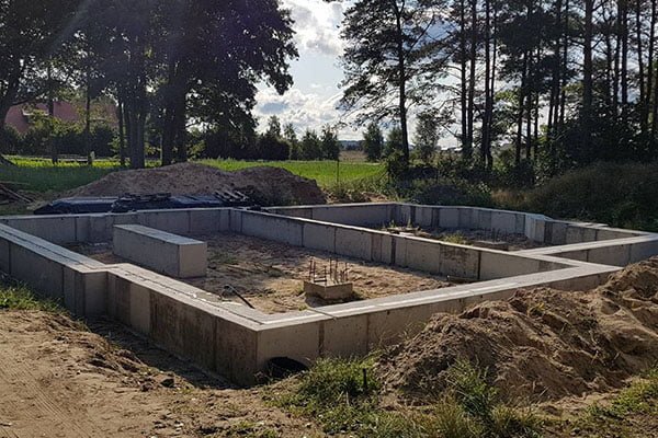 6 metrų poliai, CFA gręžtinių pamatų technologija, rostverkas su apšiltinimu minhusa projektas statybos darbai